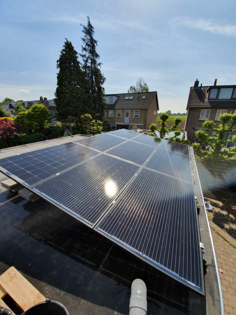 2.bk Daksysteem met zonnepanelen geïnstalleerd in Nieuwegein