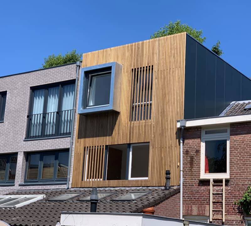 Moderne dakopbouw geplaatst op bestaande woning in Utrecht