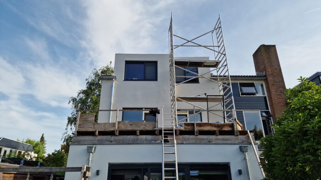 Moderne dakopbouw geplaatst op woning in Utrecht door HV Projecten
